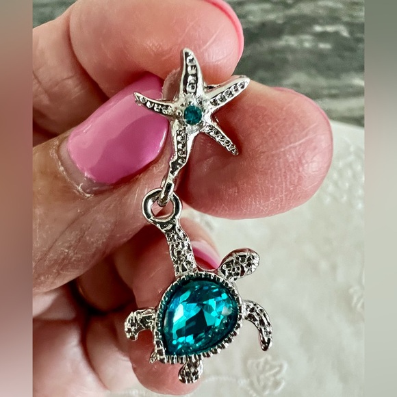 Silver and turquoise stone turtle earrings - Picture 2 of 3